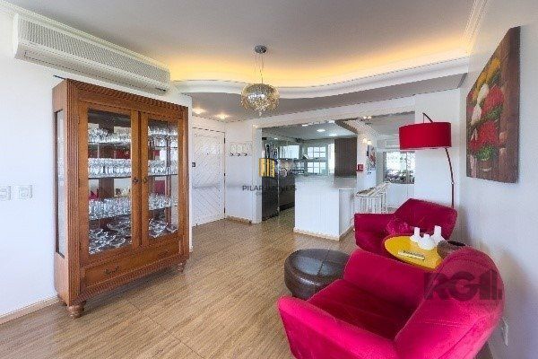 Apartamento de 3 Dormitórios com Suíte e 2 Vagas no Bairro Petrópolis - 160m²