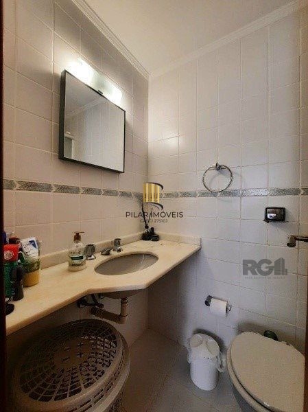 Vende-se apartamento com 2 quartos (1 suíte), 61 m² e 1 vaga – Petrópolis