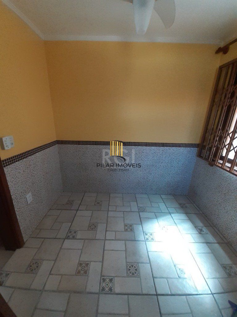Casa 3 dormitórios, 2 suítes, 4 vagas, 257,52 m² de área privativa, no Bairro Ipanema