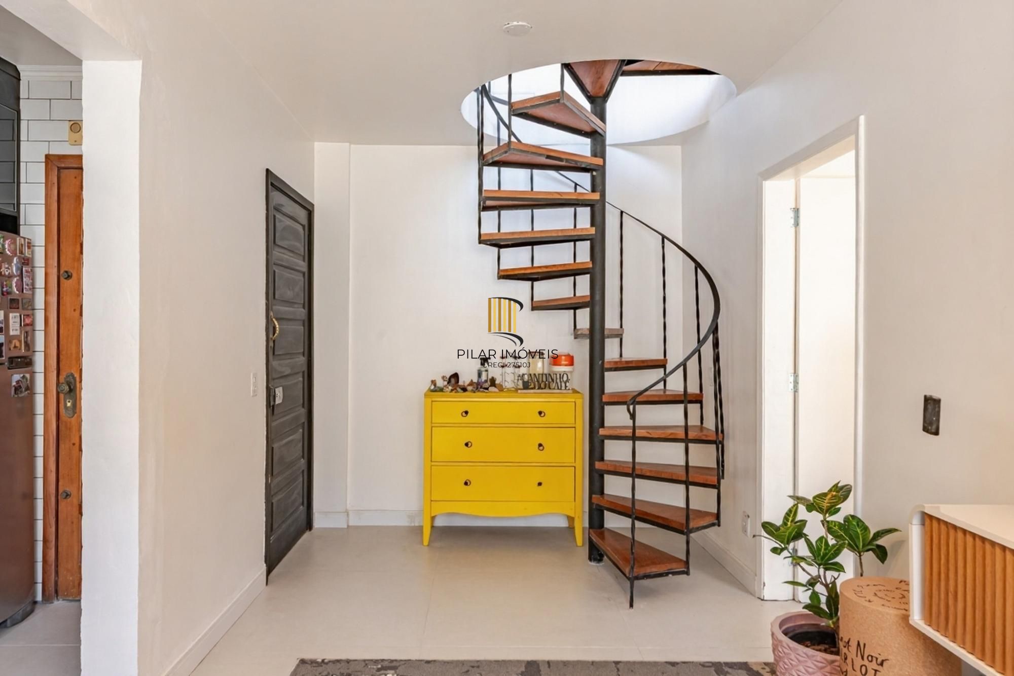 Vende-se cobertura duplex com 3 quartos (1 suíte), 117m² e 1 vaga – Menino Deus