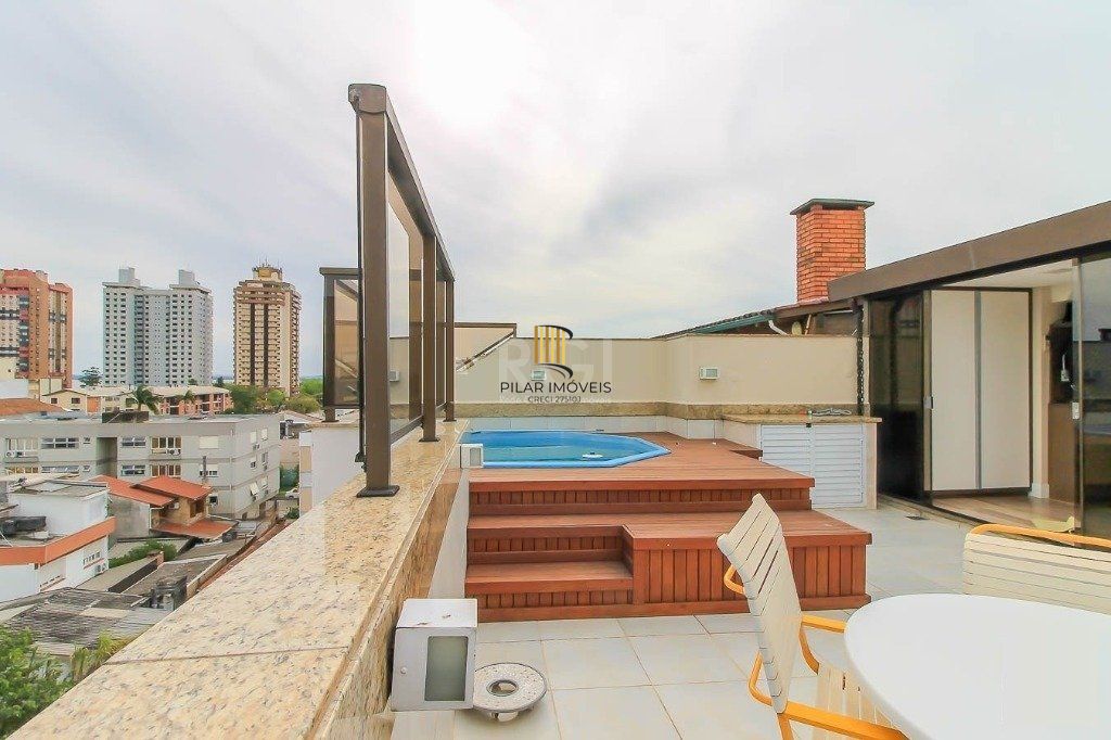Cobertura para Venda - 252m², 3 dormitórios, sendo 1 suites, 2 vagas - Menino Deus