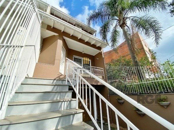 Vende-se belo sobrado com 3 quartos com suíte e 3 vagas cobertas - 182m² - Vila Ipiranga