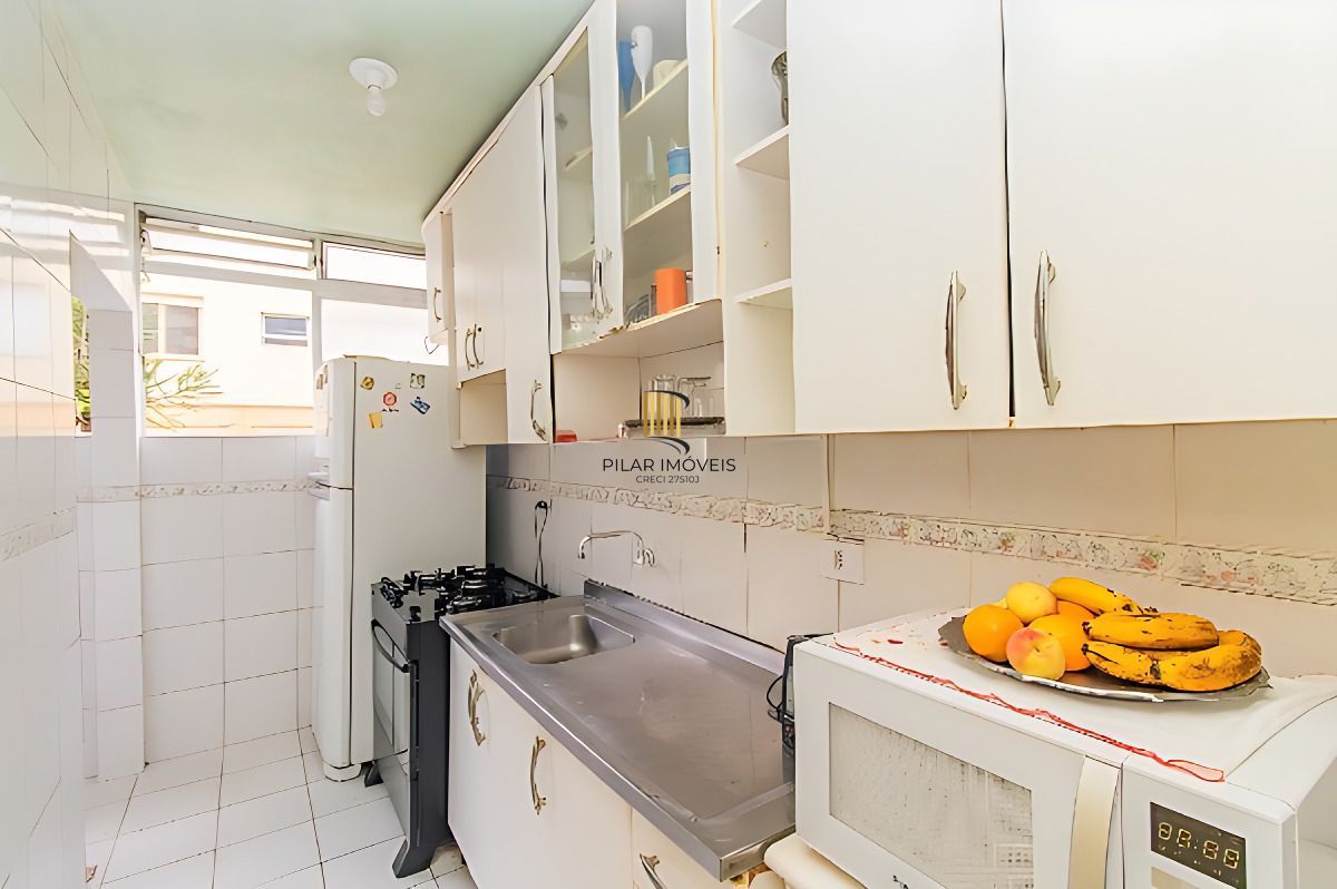 Vende-se apartamento com 3 quartos com closet - Petrópolis