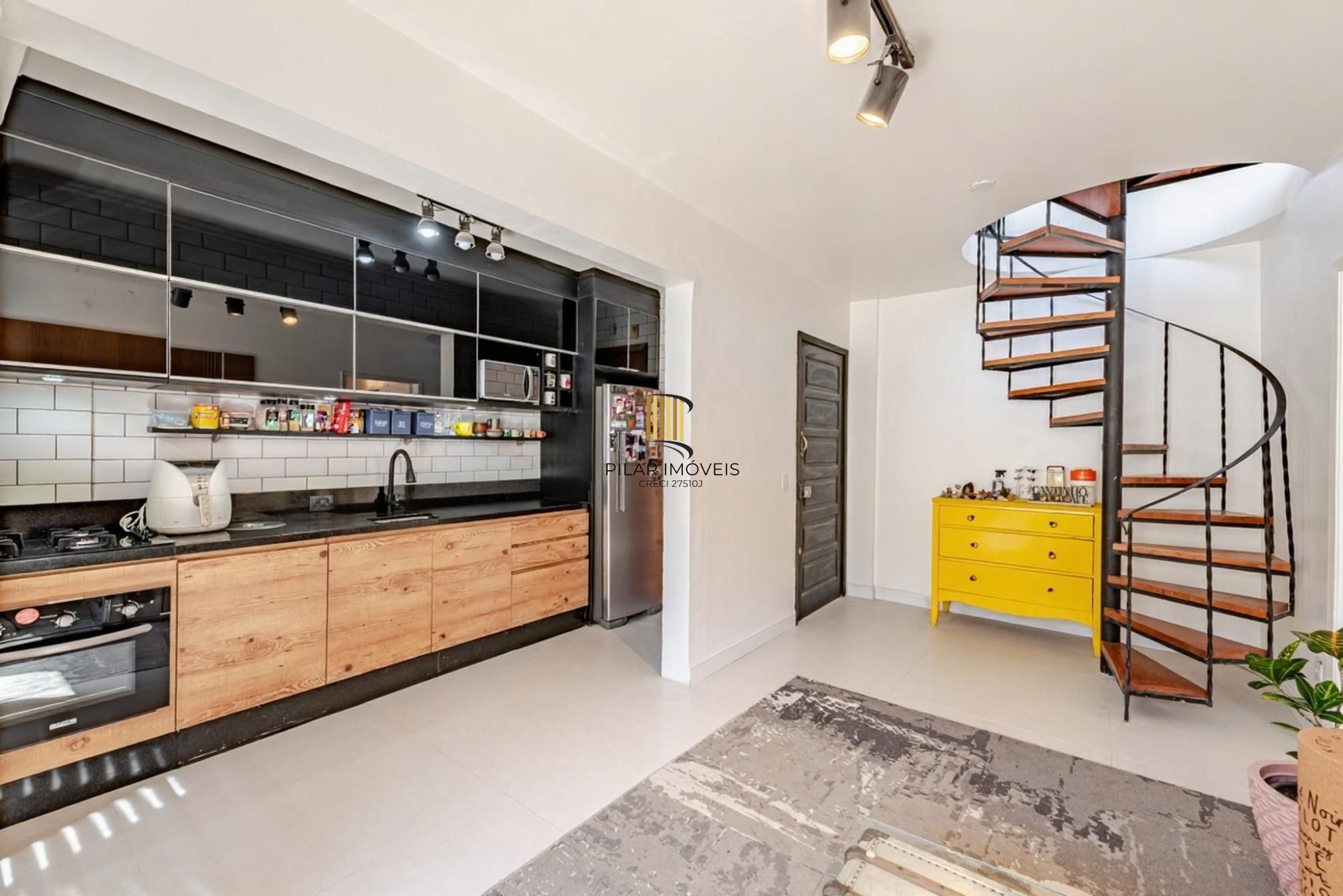 Vende-se cobertura duplex com 3 quartos (1 suíte), 117m² e 1 vaga – Menino Deus