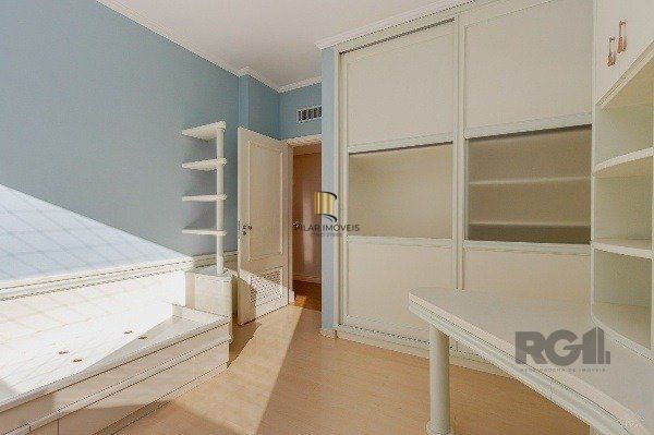 Vende-se luxuoso apartamento 3 quartos c/ suíte, dependência de empregada, gabinete, 2 vagas cobertas - 283m² - Moinhos de Vento