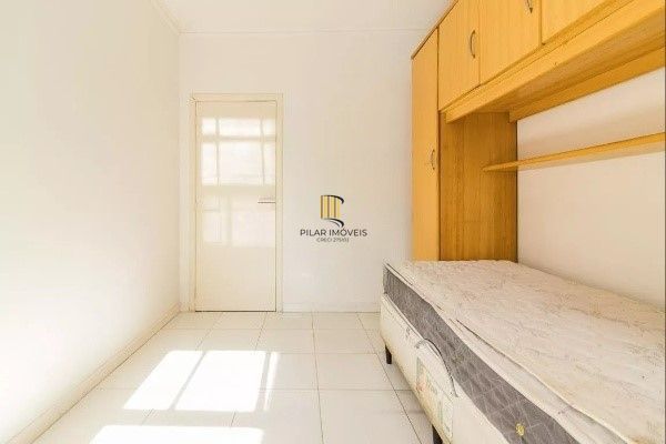 Vende-se apartamento semi-mobiliado de 2 quartos - Menino Deus