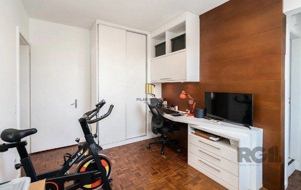 Vende-se apartamento 3 quartos com suíte e duas vagas - 134m² - Moinhos de Vento