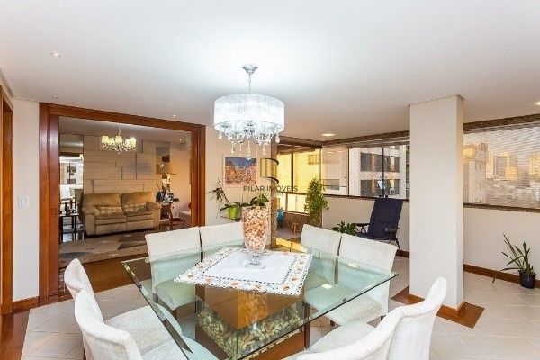 Vende-se luxuosa cobertura 329m² com 3 suítes e 3 vagas de garagem no Petrópolis