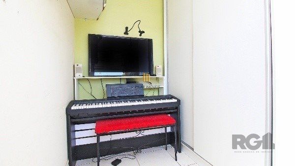 Amplo apartamento 2 quartos com vaga no Menino Deus - 71m²