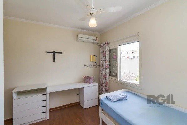 Vende-se belo sobrado com 3 quartos com suíte e 3 vagas cobertas - 182m² - Vila Ipiranga