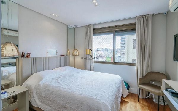 Vende-se apartamento com 3 suítes, 3 vagas e 136 m² - Petrópolis