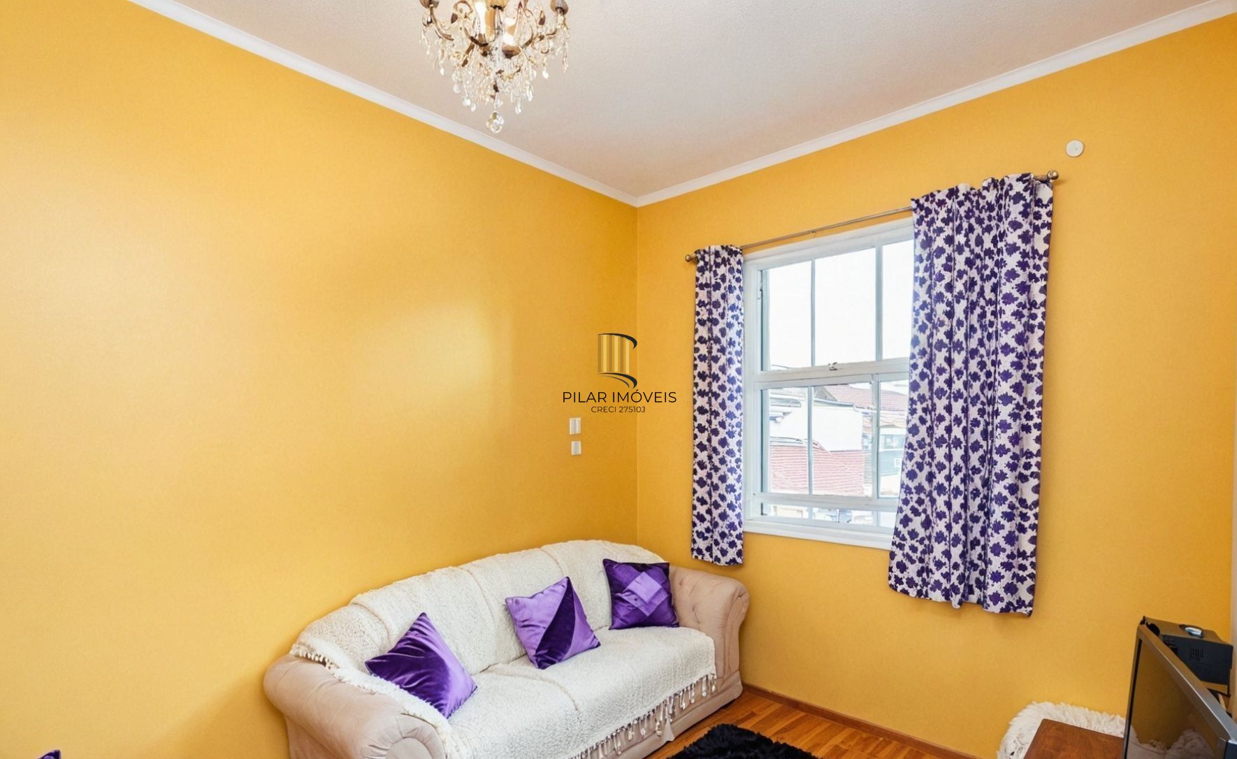 Vende-se amplo apartamento com 3 quartos(1 suíte), 95m² e sacada - Petrópolis