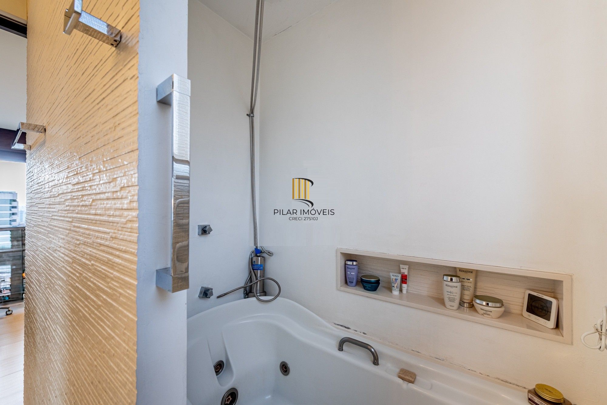 Vende-se cobertura com 2 quartos (1 suíte), 185m² e 2 vagas – Rio Branco