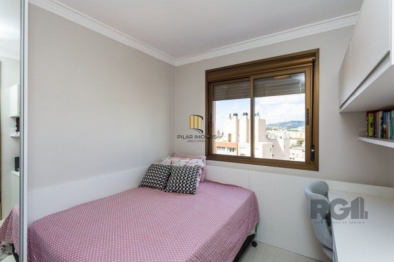 Apartamento 2 dormitórios, 1 suíte, 2 vagas no Bairro Petrópolis