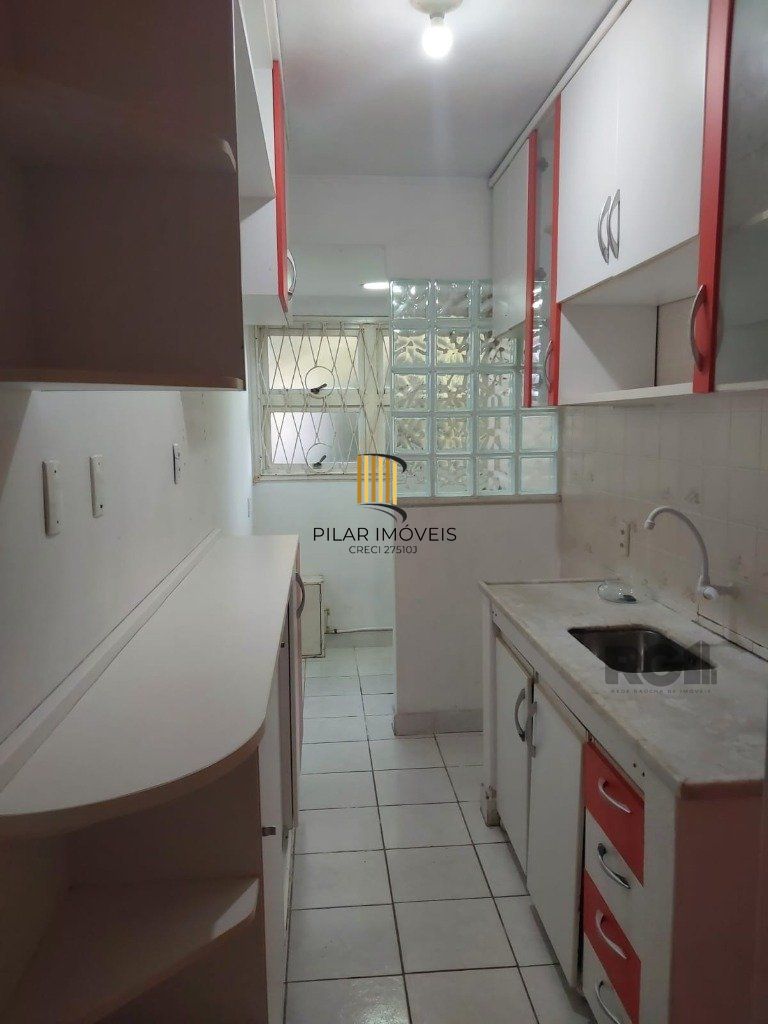 Vende-se apartamento 2 dorm com vaga, sacada com churrasqueira - 64m² - Partenon