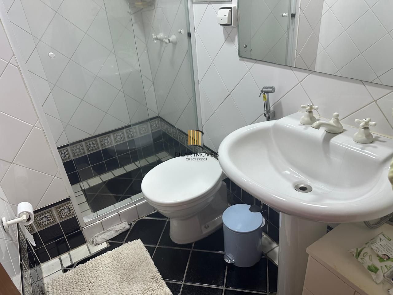 Vende-se apartamento com 2 quartos (1 suíte), 70m² e 1 vaga – Mont Serrat