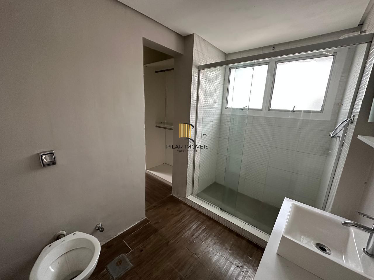 Vende-se cobertura com 2 quartos(2 suítes), piscina, 2 vagas e 235 m² – Mont`Serrat