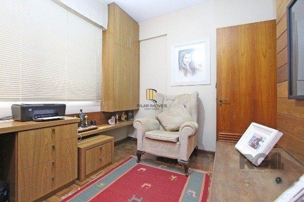 Vende-se amplo apartamento 3 dorm c/ suíte, 2 vagas cobertas, dependência completa, living com sacada - 233m² - Moinhos de Vento