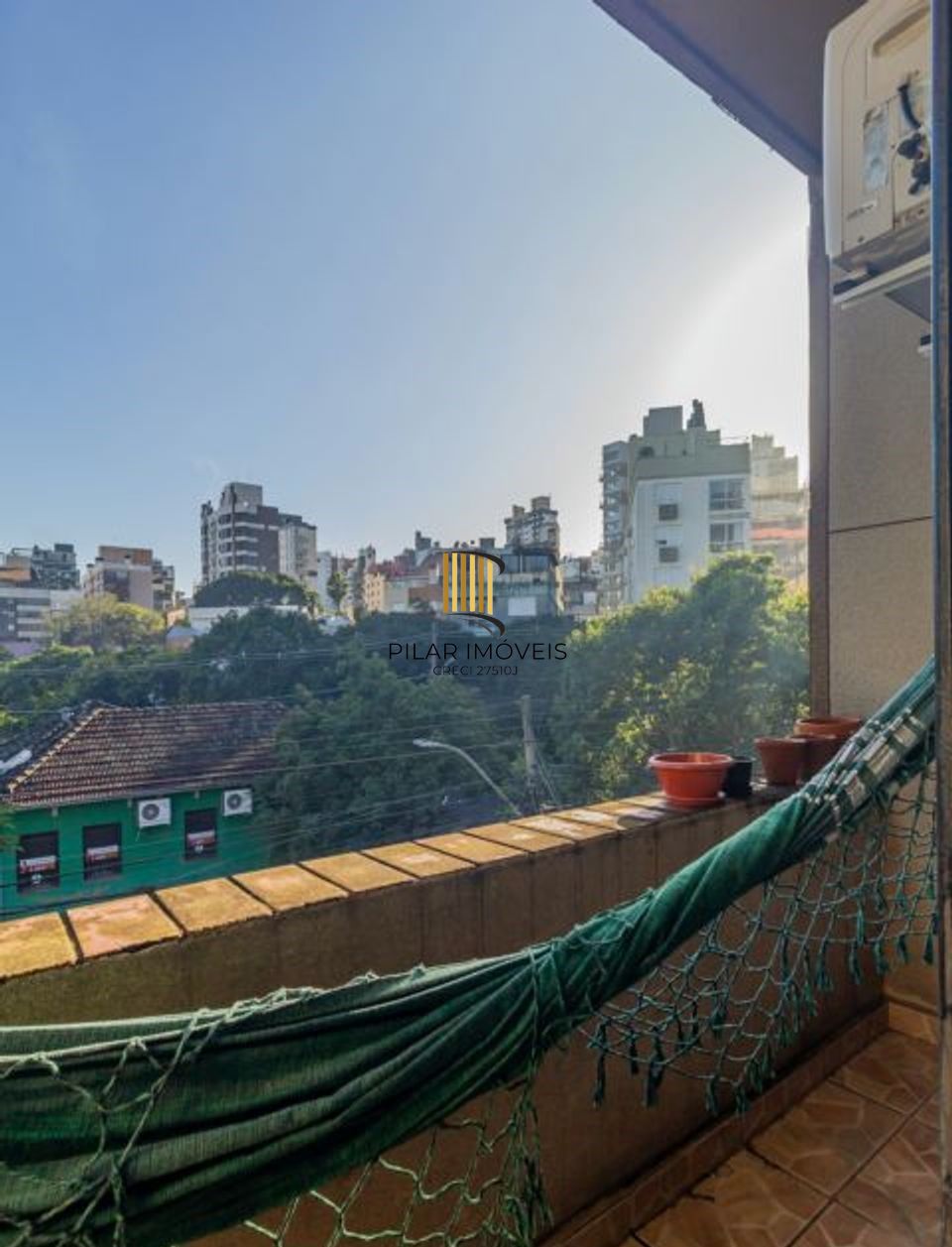 Vende-se apartamento com 3 quartos, 87m² e sacada - Petrópolis