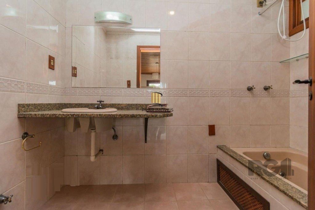 Ampla Cobertura de 181m² com 2 Quartos, Suíte e 2 Vagas no Bairro São João!