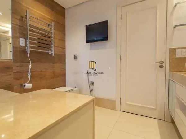 Vende-se amplo apartamento luxuoso 3 suítes e 3 vagas, hidro, mobiliado, dependência completa - 221m² - Bela Vista