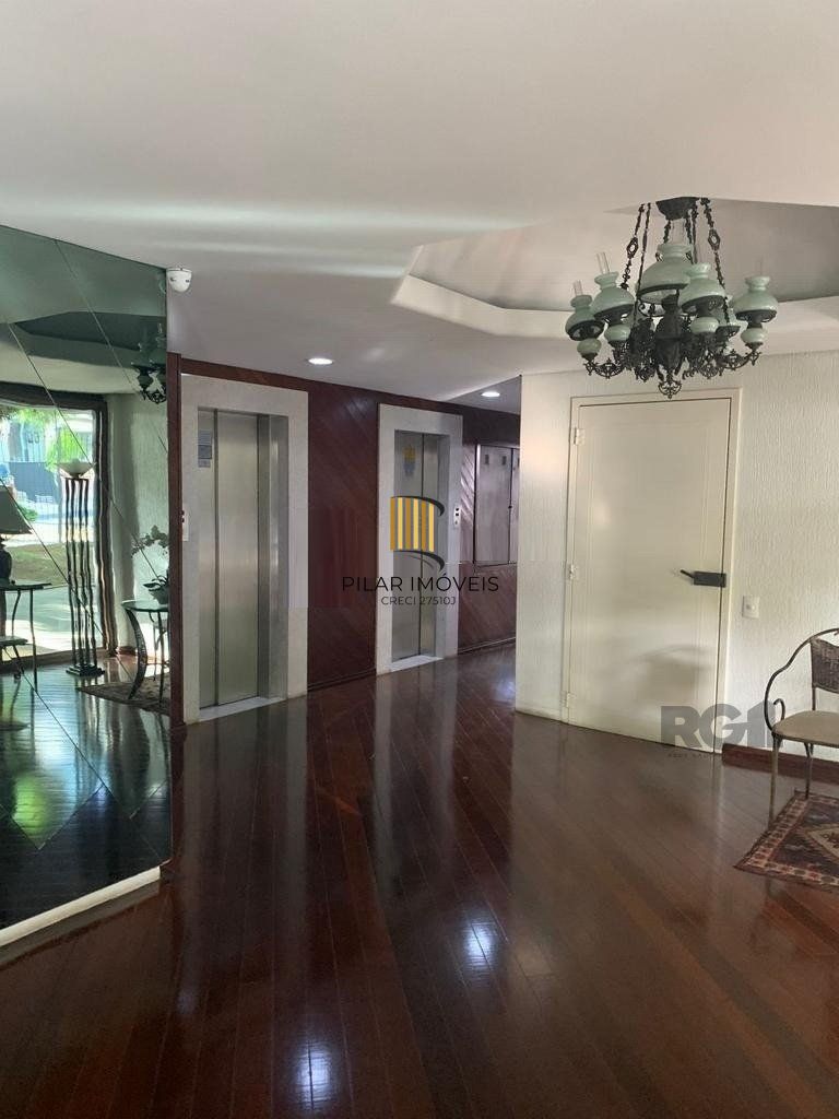 Vende-se ampla cobertura com 3 dormitórios 3 vagas - 269m² - Bairro Moinhos de Vento