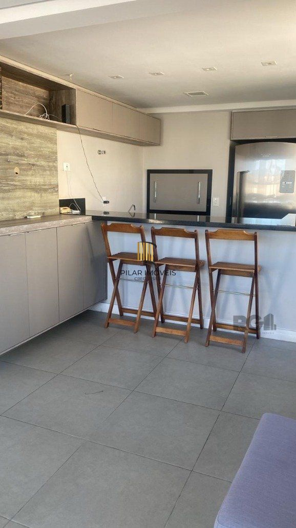 Vende-se apartamento mobiliado, 2 quartos, 1 suíte, 2 vagas - Petrópolis