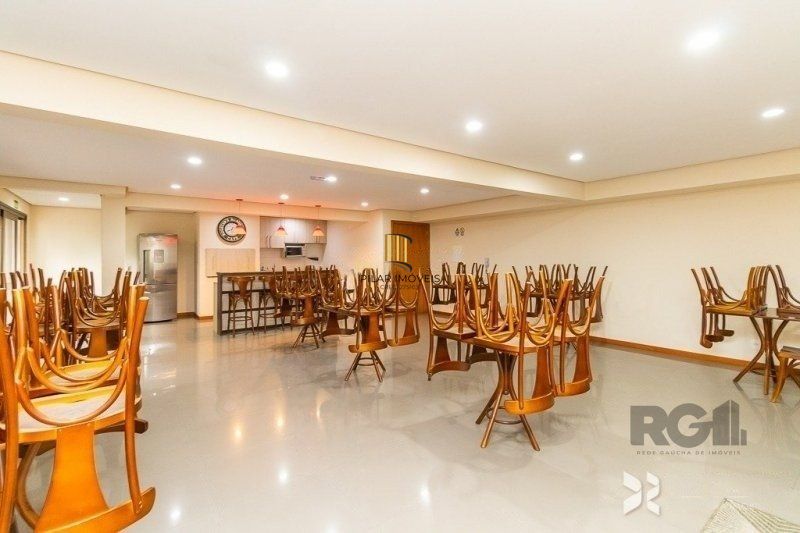 Apartamento 2 dormitórios, 1 suíte, 2 vagas no Bairro Petrópolis