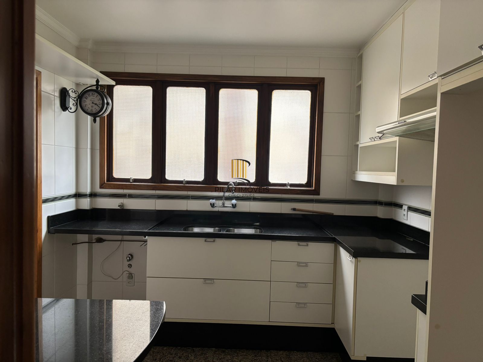 Vende-se apartamento com 3 quartos( 1 suíte), 111m² e 1 vaga – Auxiliadora