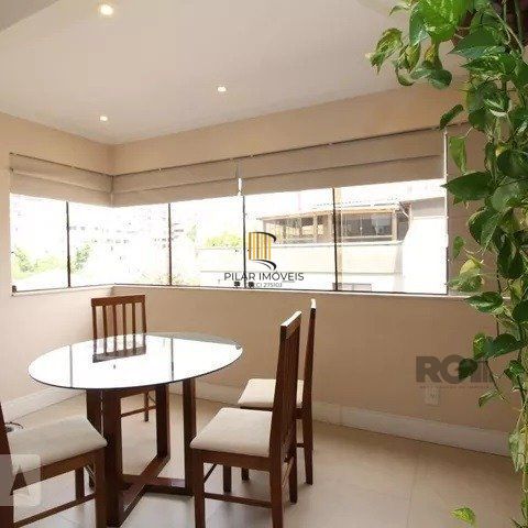 Vende-se apartamento 2 dorm c/ suite, living com sacada c/ churrasuqiera, vaga coberta - 93m² - Mont Serrat