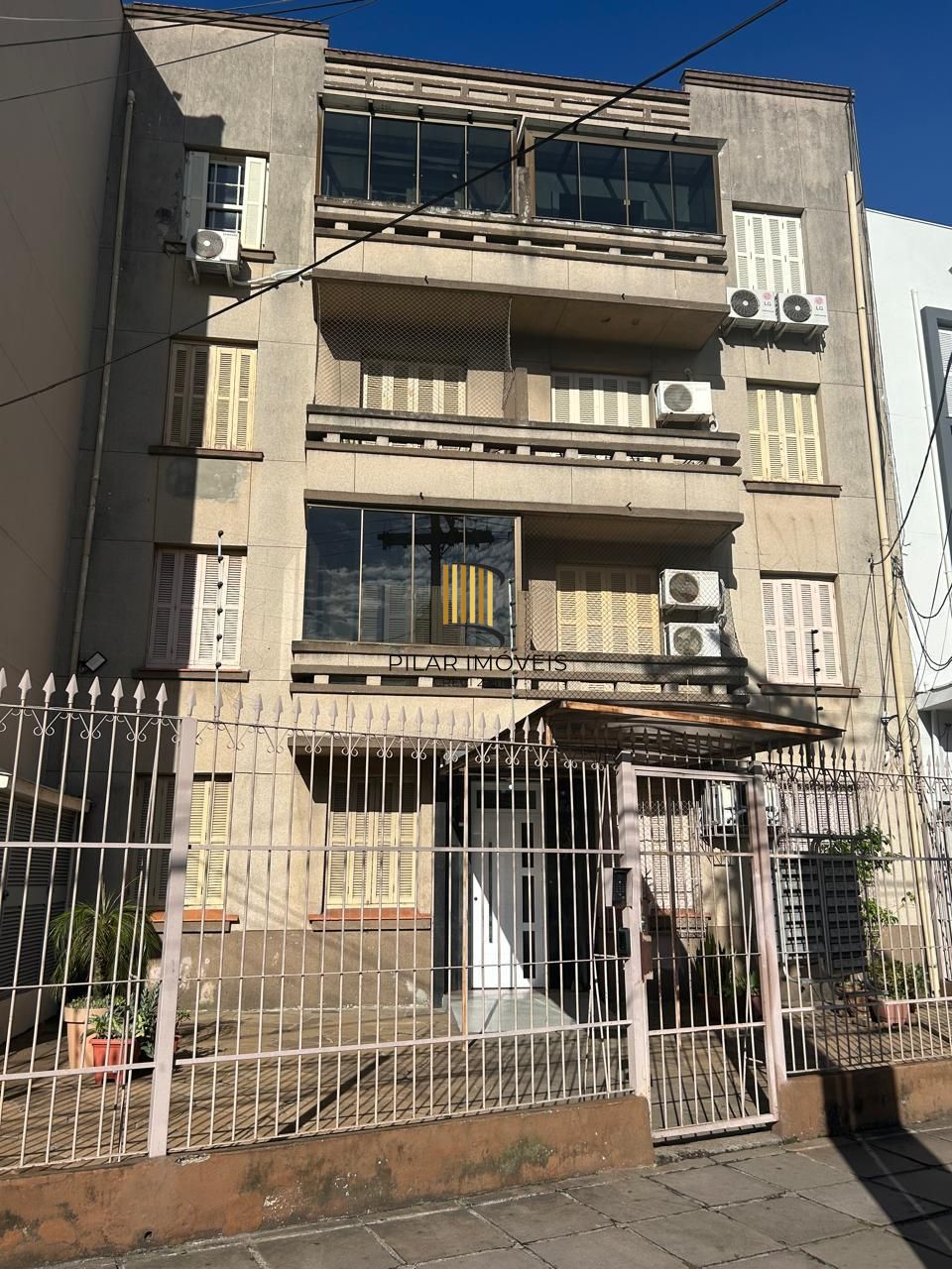 Vende-se apartamento com 3 quartos, 126m² e – Av. João Pessoa
