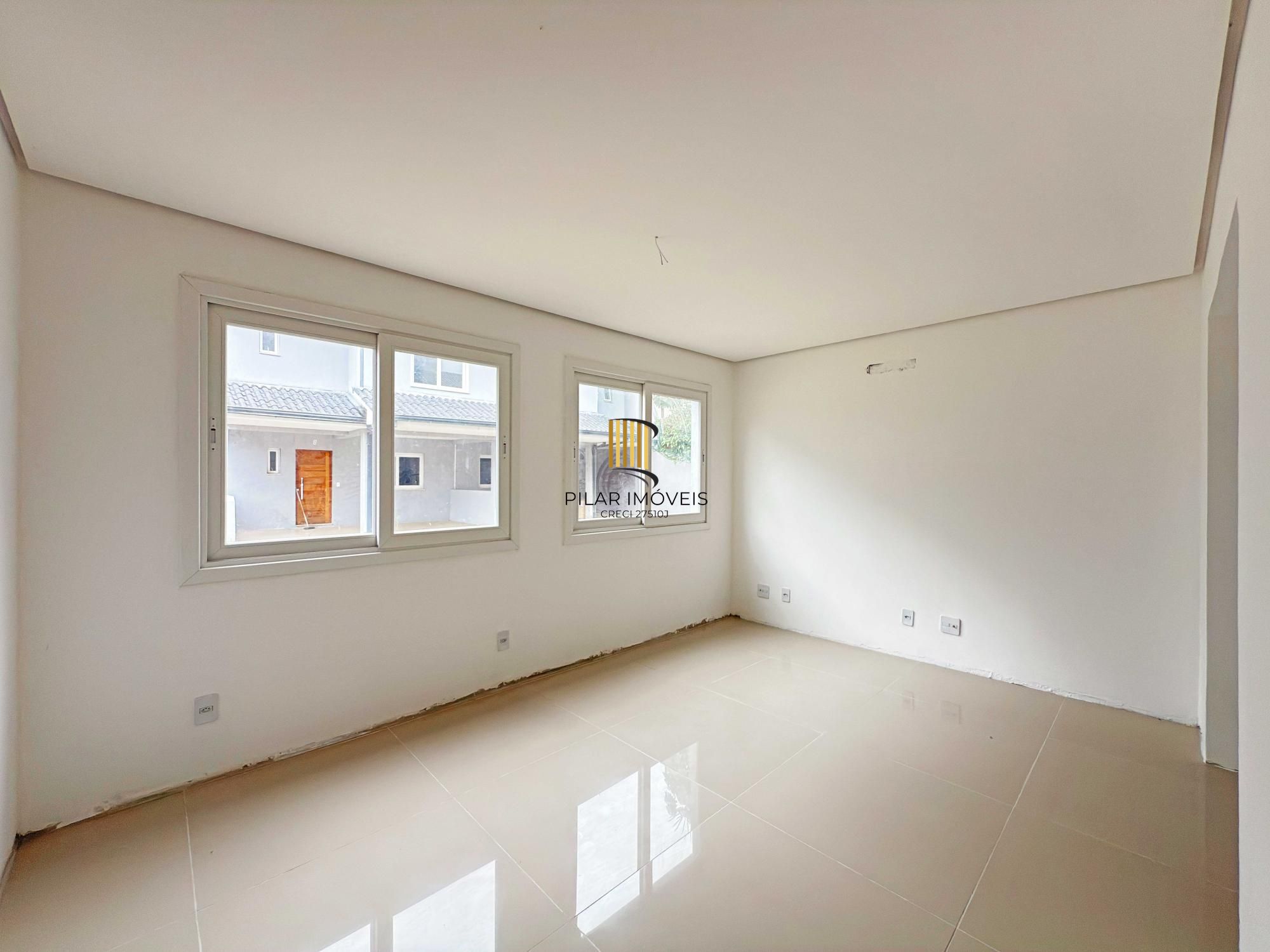 Vende-se casa em condomínio com 4 dormitórios (2 suítes), 3 vagas  – Tristeza