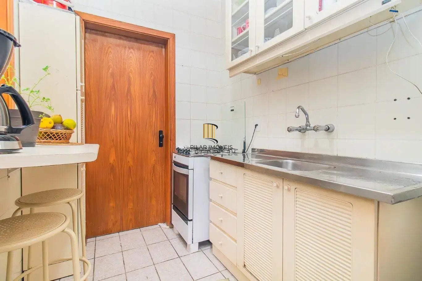 Vende-se apartamento com 2 quartos, 1 vaga e sacada com churrasqueira - Bela Vista
