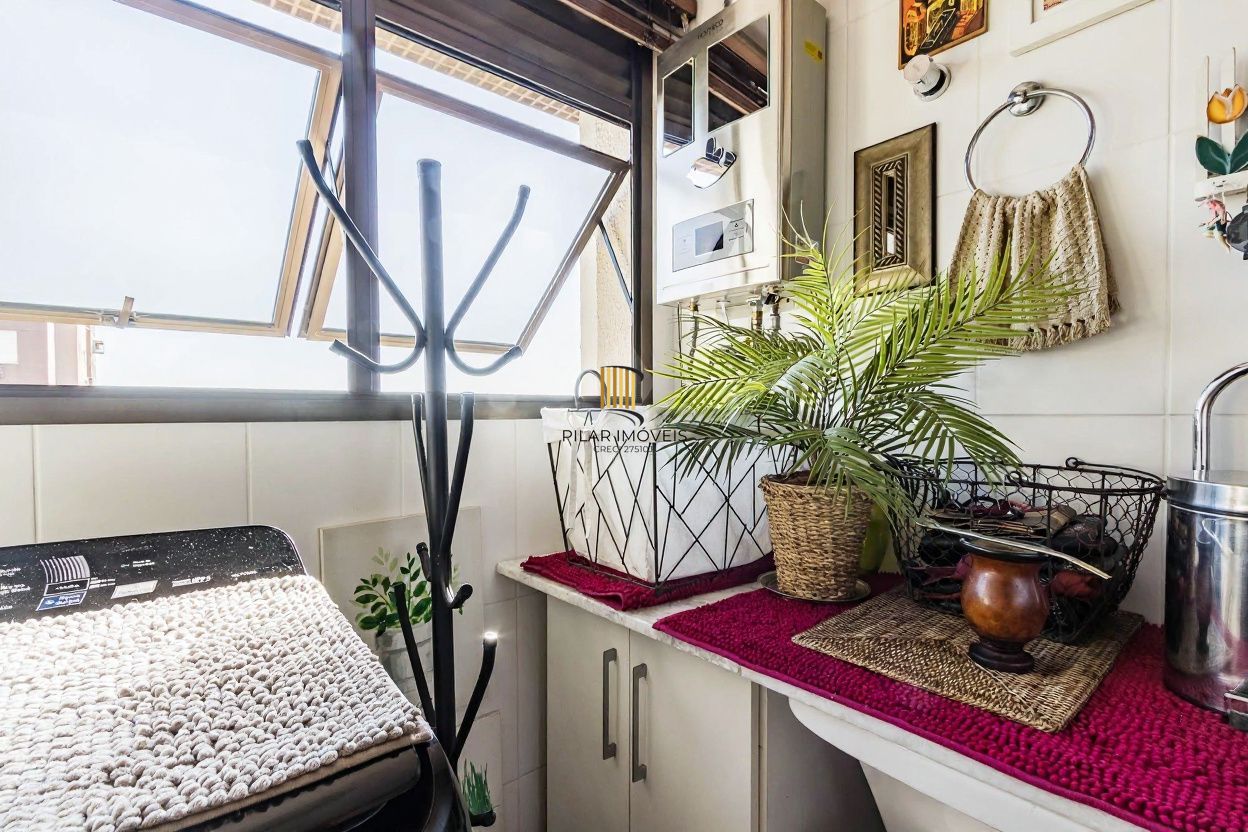 Vende-se apartamento com 2 quartos (1 suíte), 75 m² e churrasqueira - Petrópolis