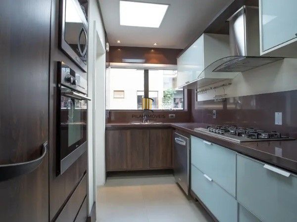 Vende-se amplo apartamento luxuoso 3 suítes e 3 vagas, hidro, mobiliado, dependência completa - 221m² - Bela Vista