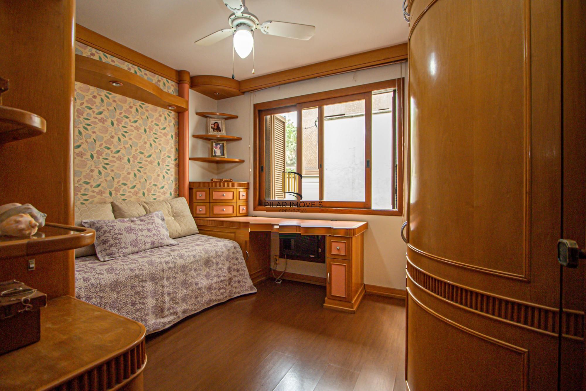 Apartamento mobiliado com 4 quartos, hidromassagem e 2 vagas -254 m²- Petrópolis