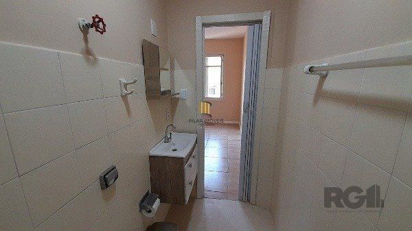 Vende-se belo Studio reformado próximo a Santa Casa, sol da manhã em andar alto - 31m² - Centro Histórico