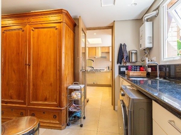 Apartamento com 4 quartos, 1 suíte e 2 vagas — 200 m² — Bela Vista