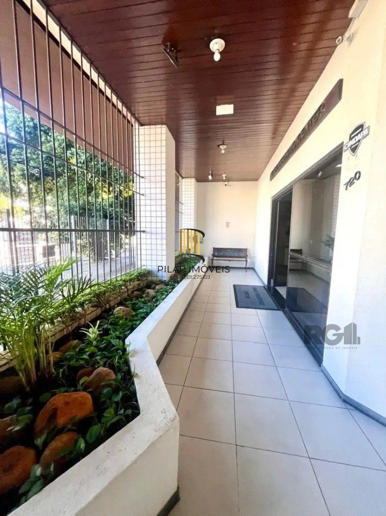 Vende-se bela sala comercial no Menino Deus - 29m²