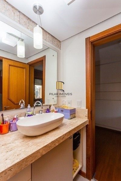 Vende-se luxuosa cobertura 329m² com 3 suítes e 3 vagas de garagem no Petrópolis