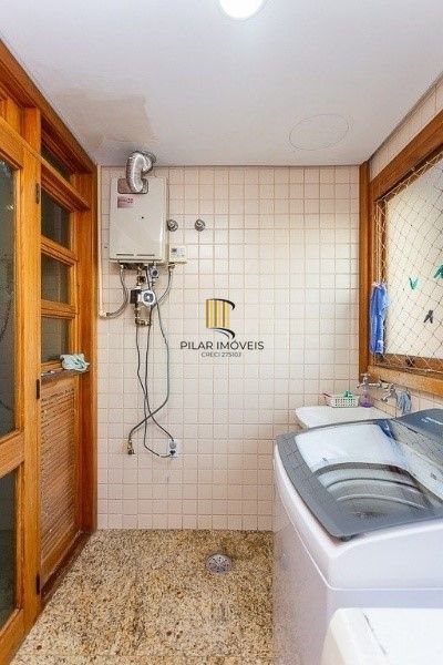 Vende-se luxuosa cobertura 329m² com 3 suítes e 3 vagas de garagem no Petrópolis