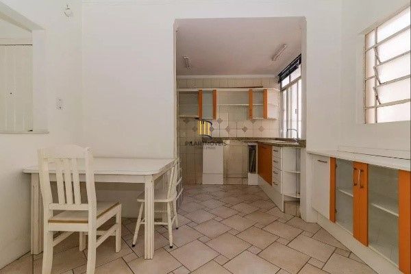 Vende-se apartamento semi-mobiliado de 2 quartos - Menino Deus