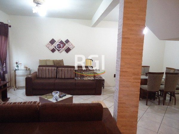 Casa à Venda – 320m², 3 Dormitórios (1 Suíte), 5 Vagas – Partenon