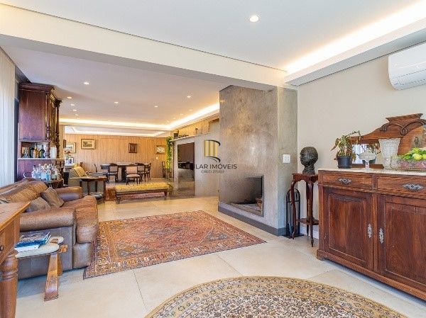 Apartamento com 4 quartos, 1 suíte e 2 vagas — 200 m² — Bela Vista