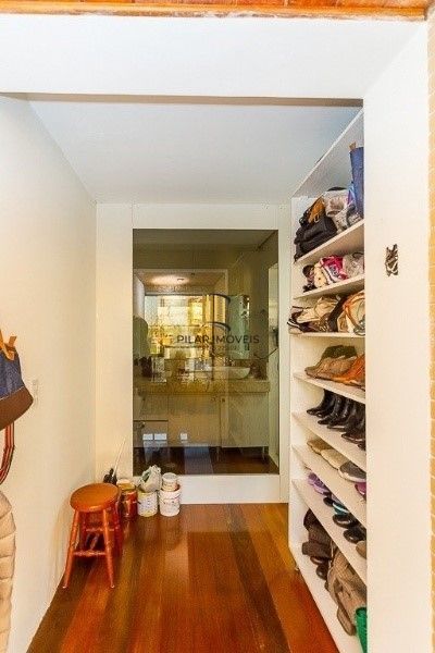 Vende-se luxuosa cobertura 329m² com 3 suítes e 3 vagas de garagem no Petrópolis