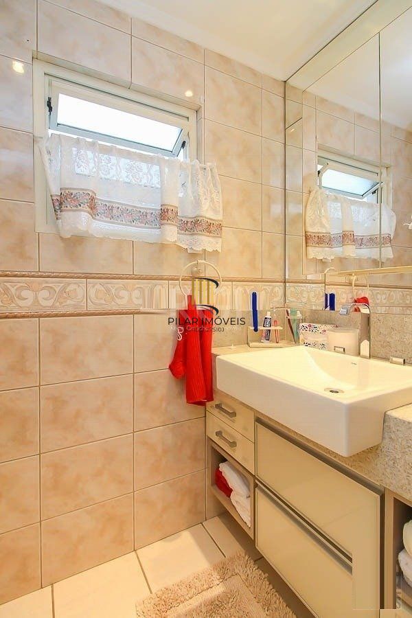 Cobertura para Venda - 252m², 3 dormitórios, sendo 1 suites, 2 vagas - Menino Deus