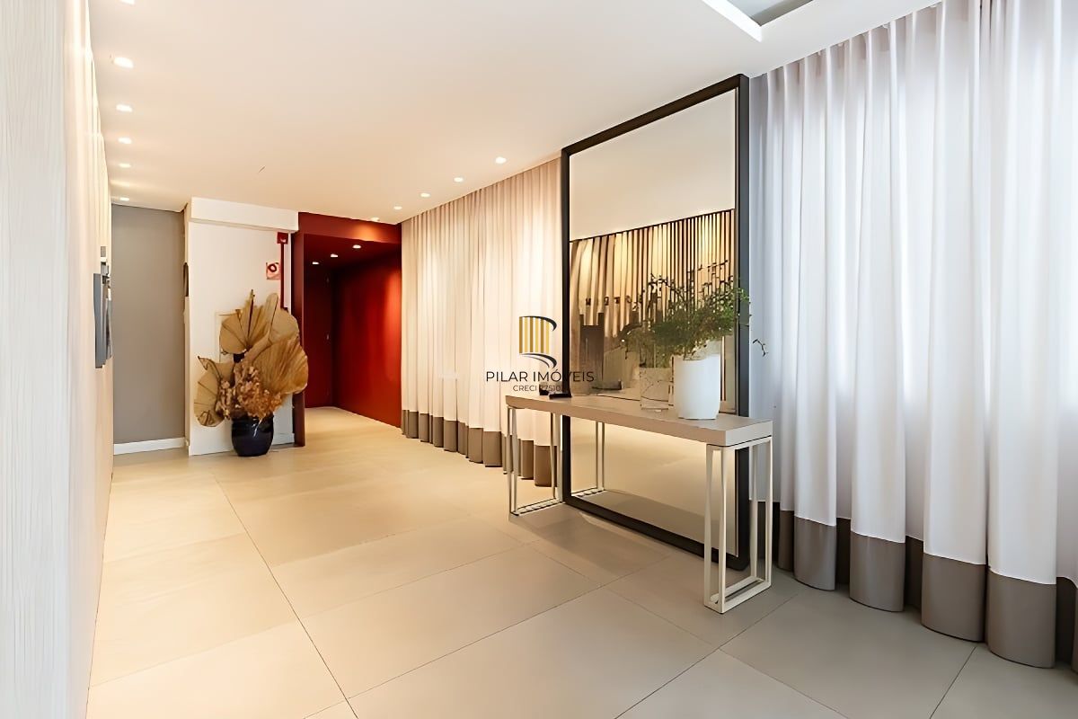 Vende-se apartamento com 2 quartos (1 suíte), 81m² e 2 vagas – Moinhos de Vento