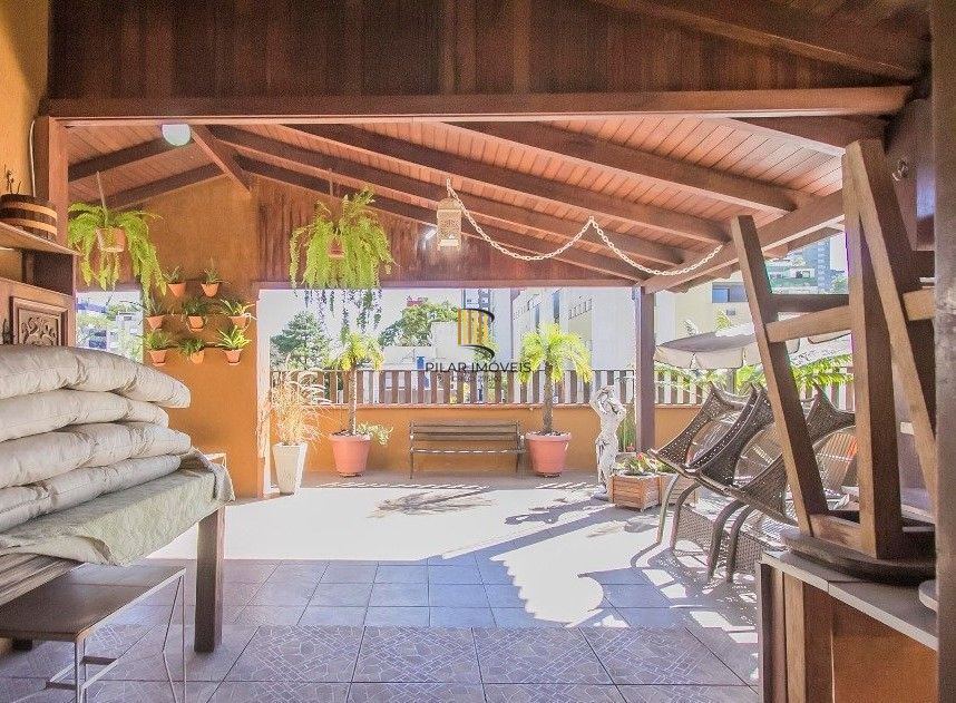 Vende-se cobertura com 3 quartos (1 suíte), 315 m², 2 vagas - Bela Vista