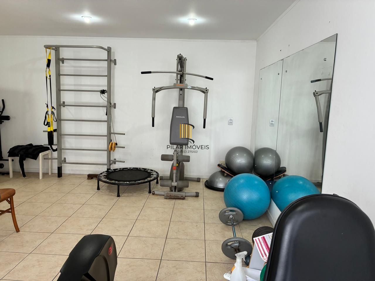 Vende-se amplo apartamento 3 quartos com suíte e 2 vagas no Menino Deus  - 158,4m²