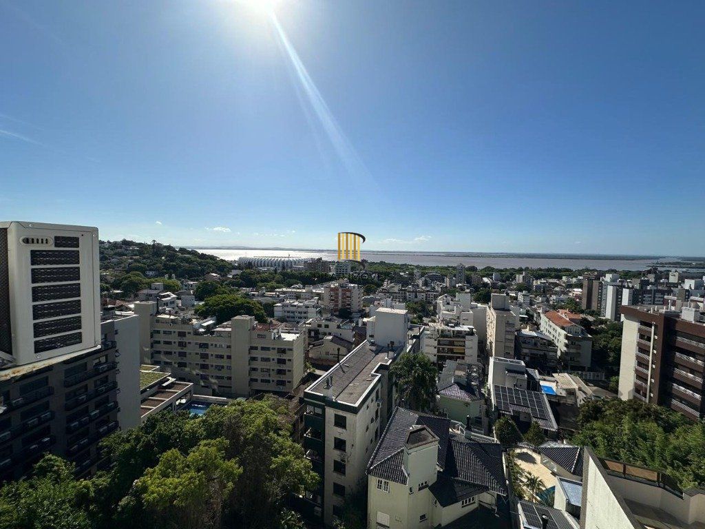 Vende-se amplo apartamento 3 quartos com suíte e 2 vagas no Menino Deus  - 88m²